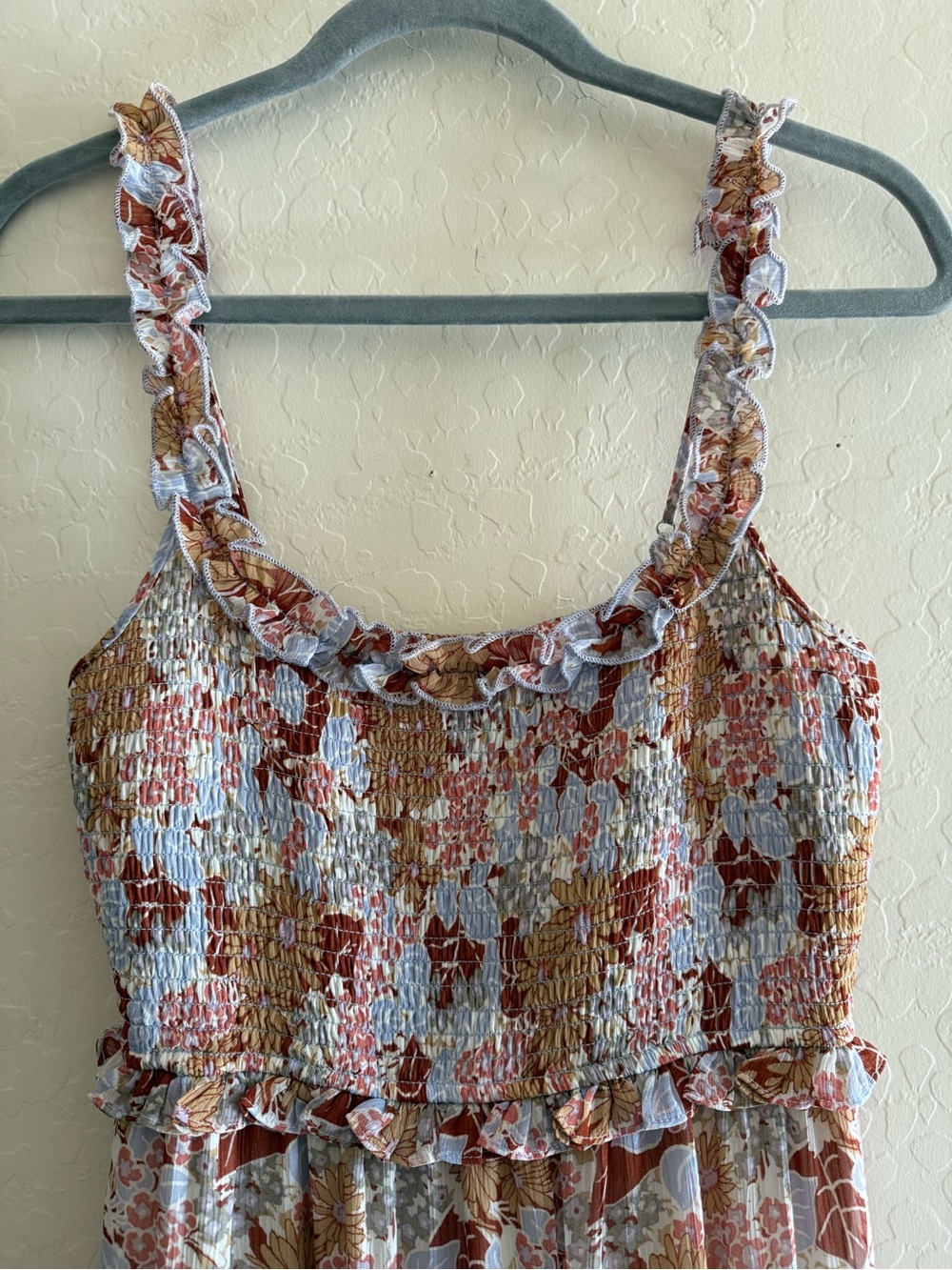 ASTR The Label, small, rust blue floral smocked tiered midi dress - Picture 4 of 14